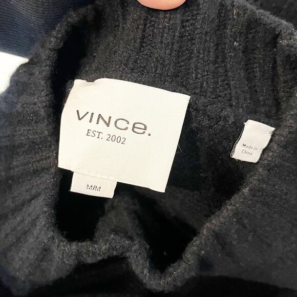 Vince. Monogram 100% Cashmere Raglan Sleeve Crew Neck Sweater Black Medium - Picture 2 of 6